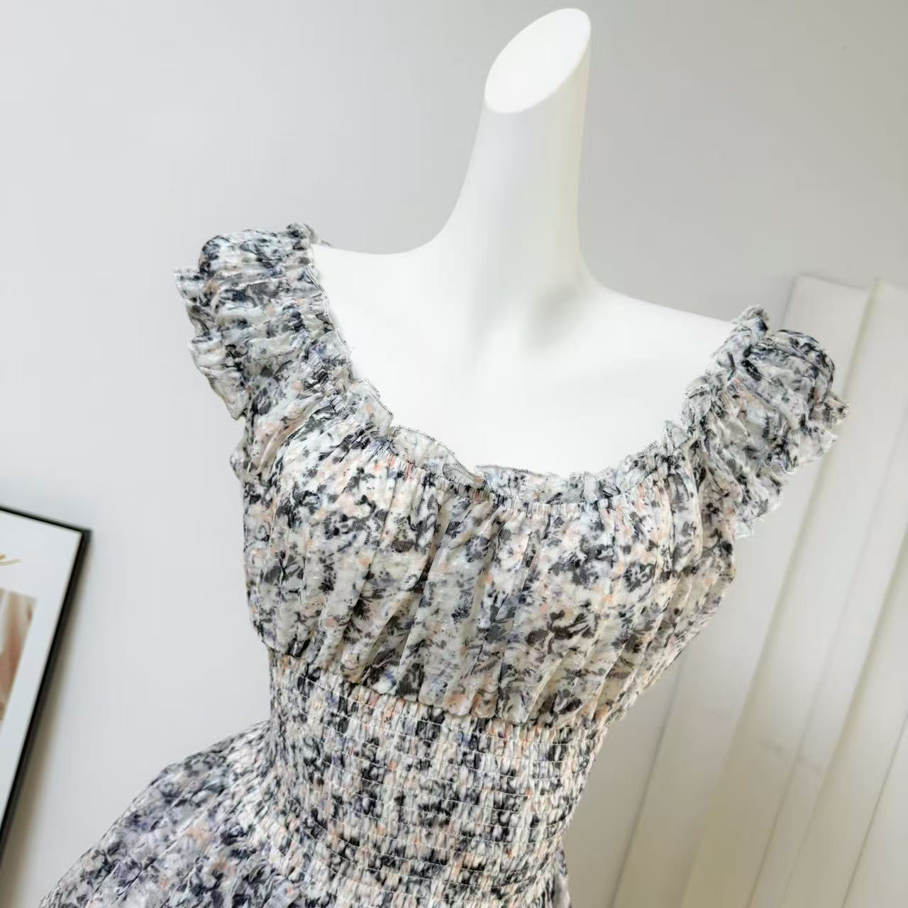 Women's Floral Off-Shoulder Waist-Slimming Asymmetric Hem Dress - Image 3