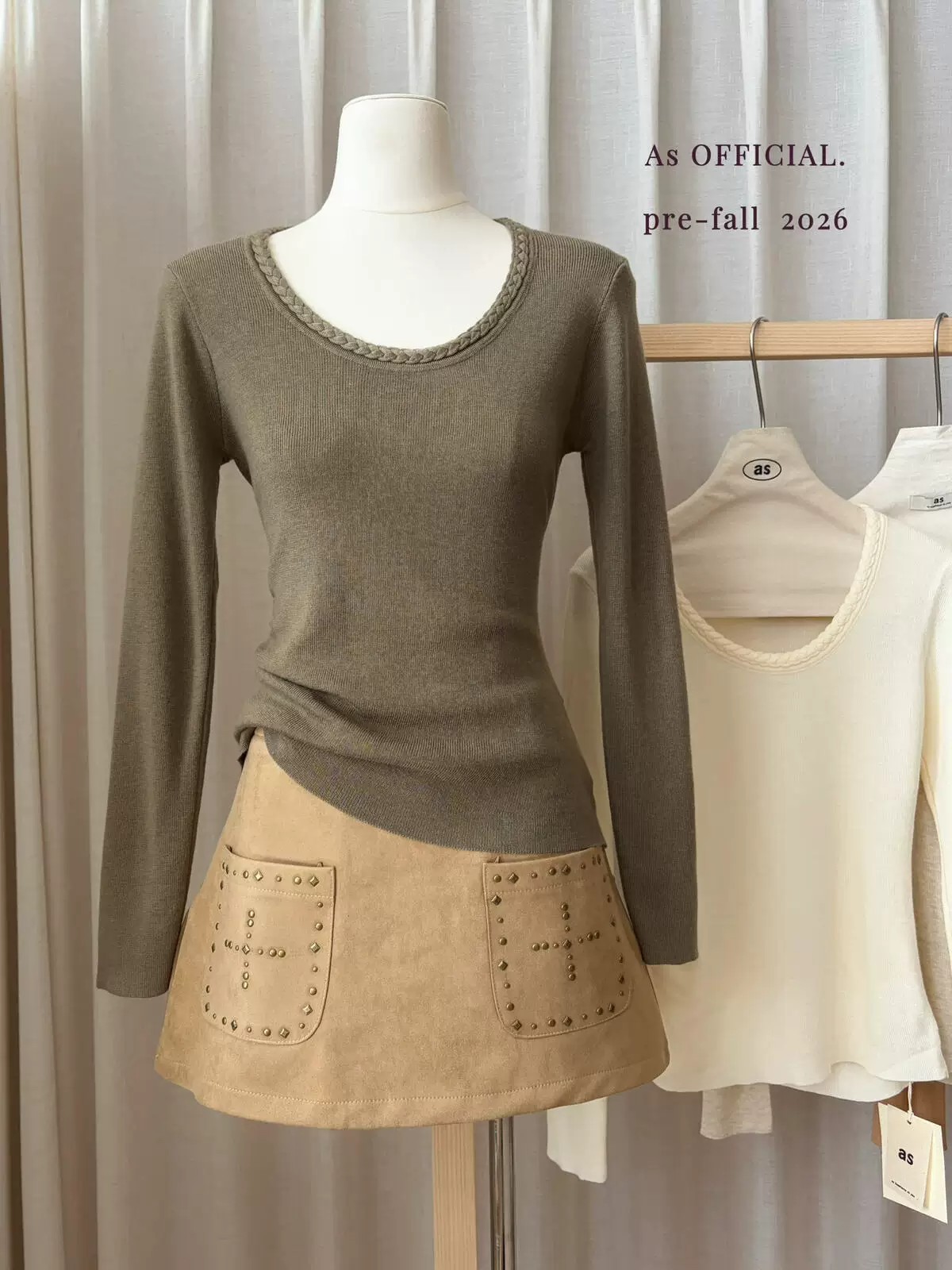 Women's Soft Fine Knit Sweater with Slimming Neckline for Fall - Image 3